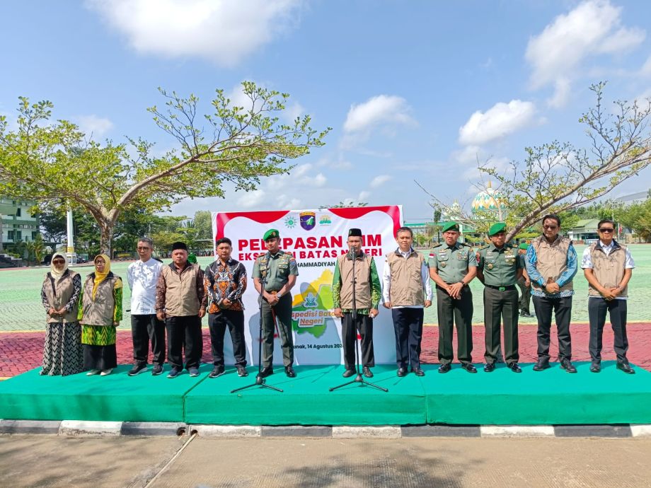 Pelepasan Simbolis Tim Ekspedisi Batas Negeri